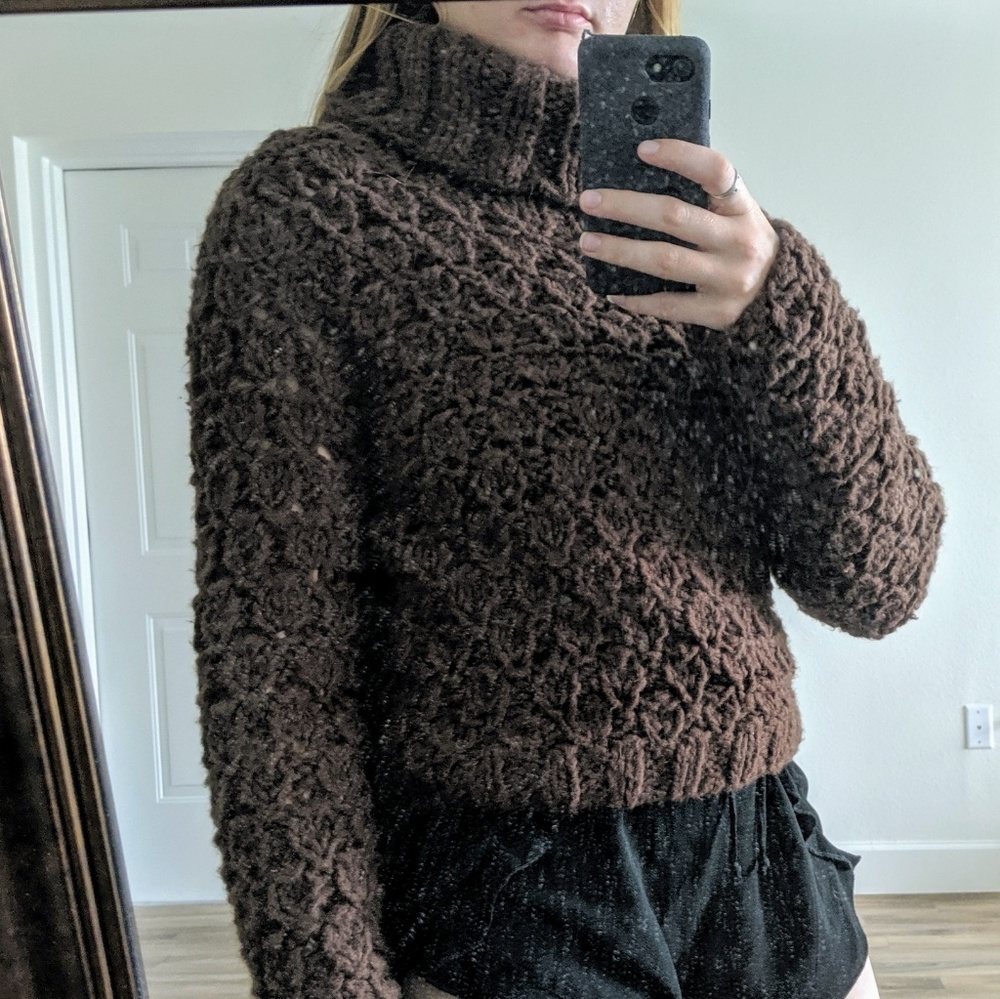 Super comfy Brown turtleneck sweater